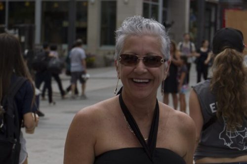 Chantal Turgeon Médium Voyante dans la rue au festivale juste pour rire à Montréal